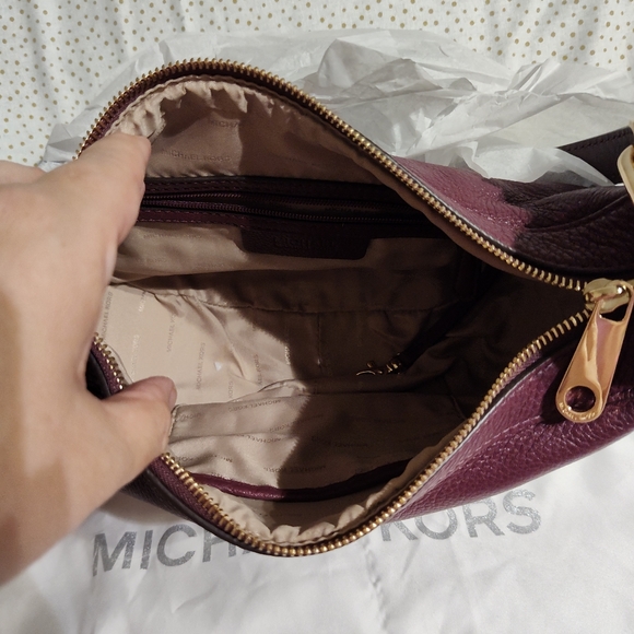 Exquisite Michael Kors Leather Raven Medium Messenger handbag Purse Plum NWOT - Picture 7 of 13